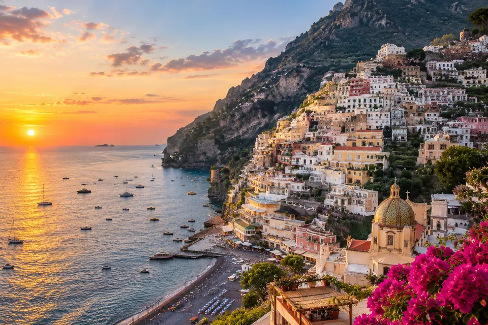 Positano e la Costiera Amalfitana al tramonto